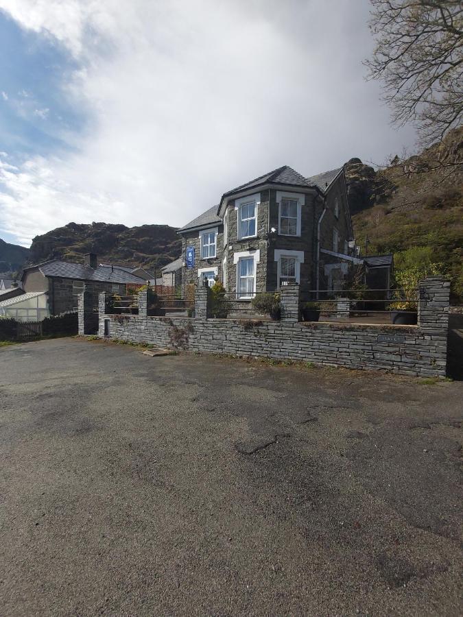 Isallt Guesthouse 블레노페스티니오그 외부 사진